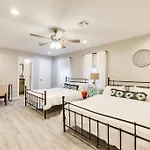3 Bedroom Newly Remodeled Home With Farm Style Decor