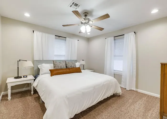 3 Bedroom Newly Remodeled Home With Farm Style Decor