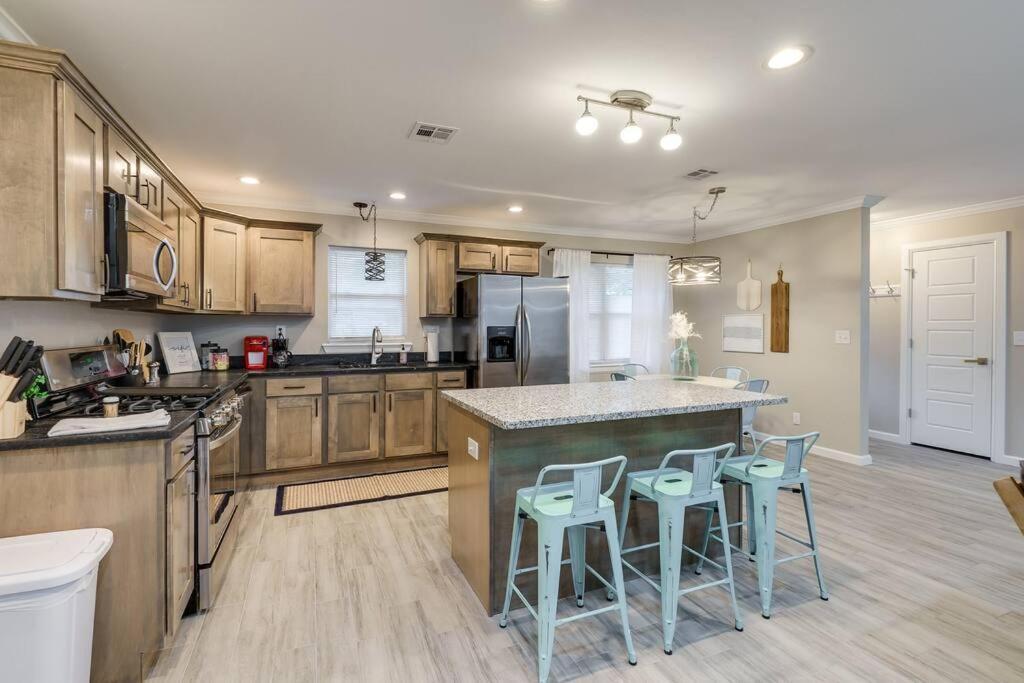 3 Bedroom Newly Remodeled With Farm Style Decor Oklahoma City