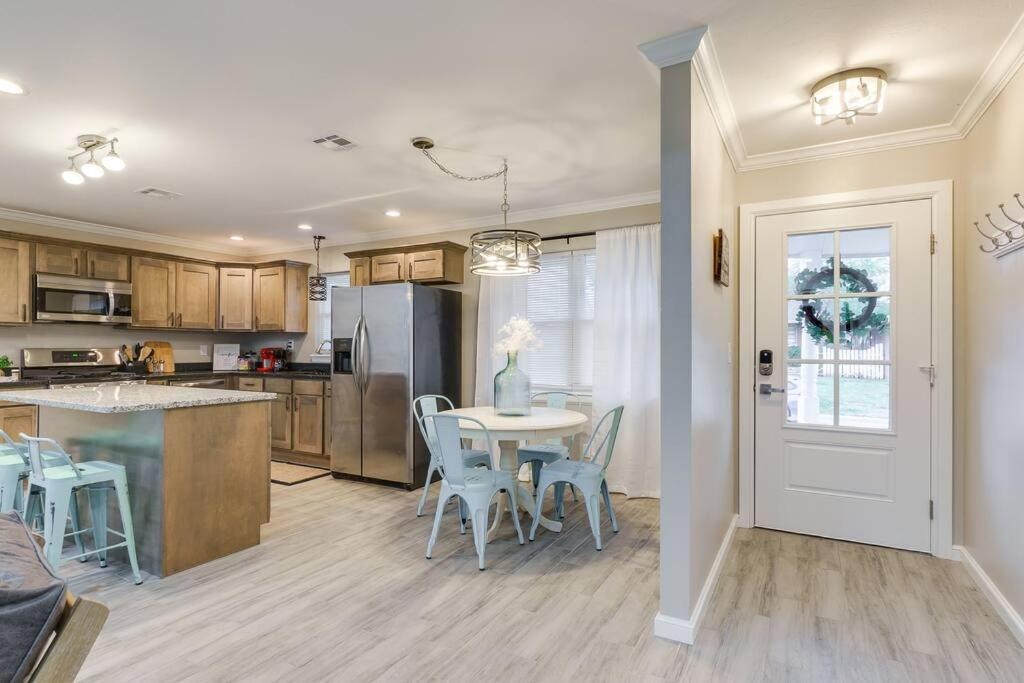 3 Bedroom Newly Remodeled With Farm Style Decor * Oklahoma City