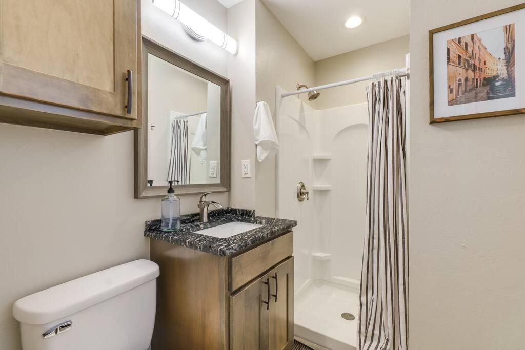 3 Bedroom Newly Remodeled With Farm Style Decor *