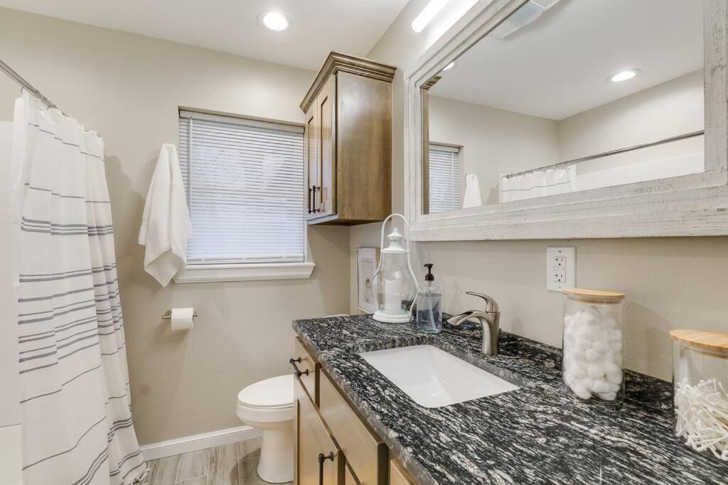 3 Bedroom Newly Remodeled With Farm Style Decor