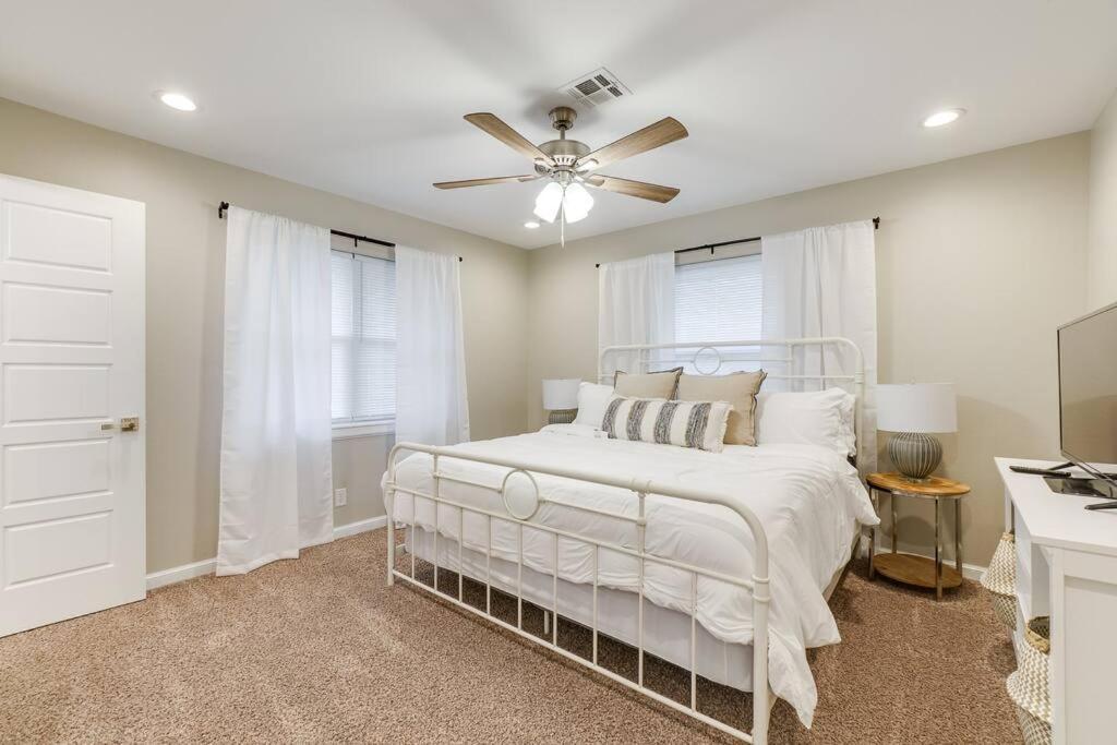 3 Bedroom Newly Remodeled With Farm Style Decor