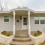 3 Bedroom Newly Remodeled Home With Farm Style Decor