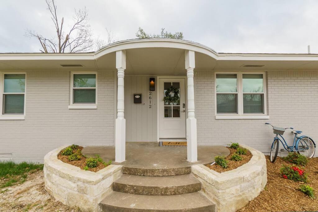 3 Bedroom Newly Remodeled With Farm Style Decor *